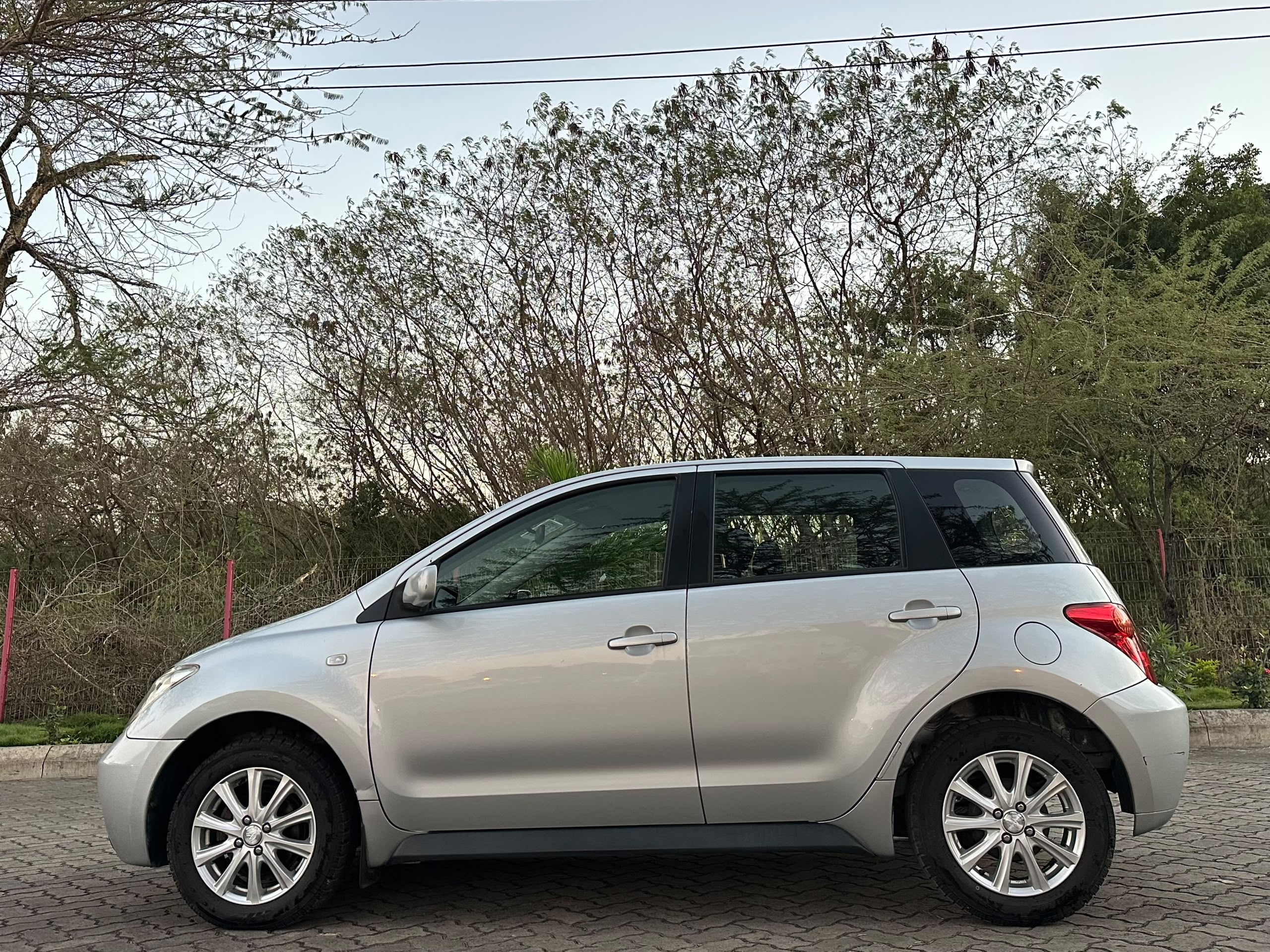 TOYOTA IST thumbnail 9